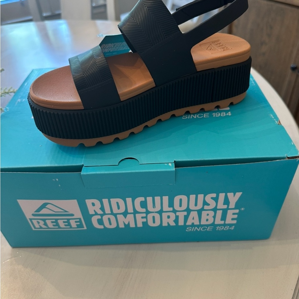 Reef Black and Cognac Platform Sandals size 5 NWT